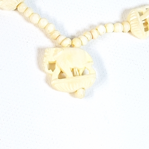 Vintage Faux Ivory Carved Celluloid / Plastic Elephant Pendant Necklace - Picture 8 of 10
